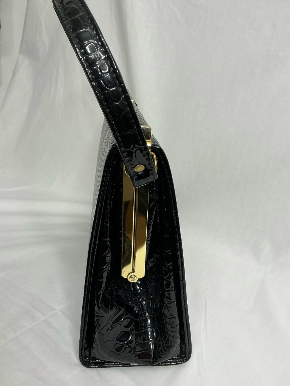 2024 - Classic Black Croc-Embossed Structured Shoulder Bag. - Picture 3 of 10